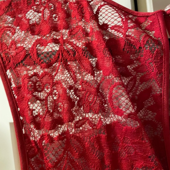 MIDI lace top London times dress with lovely lines dress amazing rich red color - Picture 6 of 7